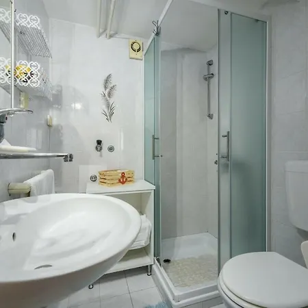 Casa Astrid By The Sea In Porec, Istria Пореч