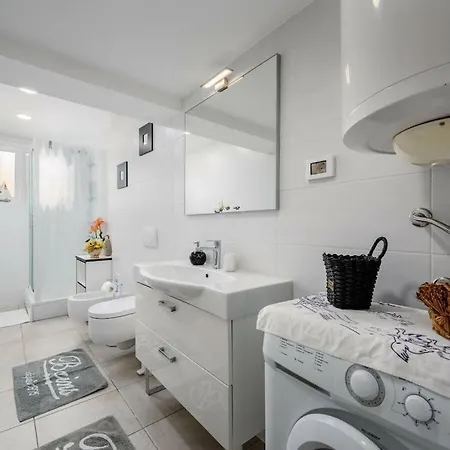 Casa Astrid By The Sea In Porec, Istria Будинок відпочинку Пореч
